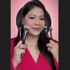 Seema Sinha🧿 (@seemasinha_makeover) • Threads, Say more