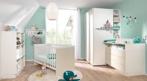 Dès l'arrivée d'un bébé, des envies de rose poudré, bleu profond, vert végétal ou gris doux se réveillent. Choisir Une Peinture De Chambre Adequate Pour Votre Nouveau Ne Peintures Onip