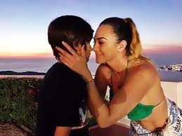 Desde hace algún tiempo, una de las artistas más convocantes del país mexicano es nada menos que aracely. Las Escasas Pero Amorosas Fotos De Aracely Arambula Y Sus Hijos Photo 1