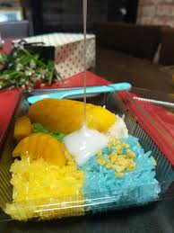 Yang bestkan sebab kami berikan dua inti pilihan. Pulut Mangga Thai Foodfest Alam Sari Di Tanah Jauhar