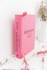 Livre Yves Saint Laurent Catwalk From Pretty Wire On 21 Buttons