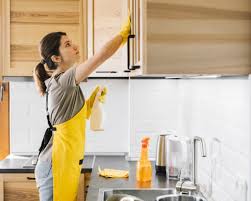 how to clean kitchen cabinets table