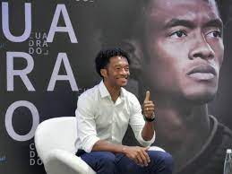 Juan guillermo cuadrado, el volante de la juventus fc, le cedió a cristiano ronaldo el dorsal 7, después de que se anunciara el traspaso del portugués del real madrid a la 'vecchia signora'. Libro De Juan Guillermo Cuadrado Lanzamiento De Autobiografia Futbolista Seleccion Colombia Colombianos En El Exterior Futbolred
