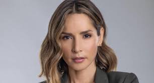 El responsable de la oficina de atención al jugador, pepe costa, se encuentra sin contrato, puesto que su vinculación con el club blaugrana finalizó el 30. Photos Of Carmen Villalobos As Lucia In The Remake Of Cafe Con Aroma De Mujer Telemundo William Levy Fame Archyde