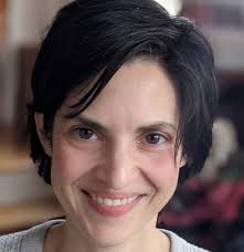 Who teaches online Puppet Arts courses at UConn?