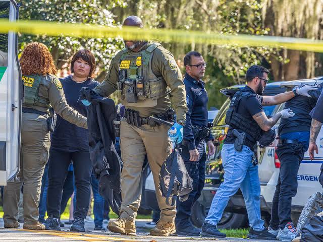 ICE Arrests Nearly 800 in Florida in Operation With Local Officers - The New York Times