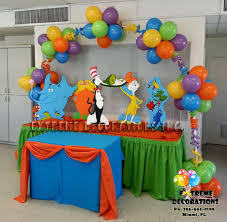 Birthday Cake Table Decoration With Balloons Party Decorations Miami Balloon Sculptures Dr Seuss Birthday Party Seuss Party Dr Seuss Birthday