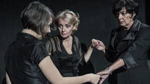 Ondřej sokol visel na trámu. Ve Stinu Legendy Cinoherni Klub Musi Riskovat Rika Novy Umelecky Sef Ondrej Sokol Vltava