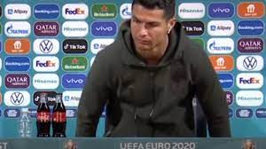 Cristiano ronaldo credits part of his enormous success on the soccer field to a strict, healthy diet. Weggeraumte Coke Flaschen Kursverlust Von Coca Cola Lag Wohl Nicht An Ronaldo