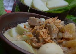 Meski tak sepopuler lontong sayur minang dan betawi, bandung juga punya lontong sayur yang lebih dikenal dengan nama lontong kari. Resep Lontong Sayur Nangka Plus Plus Resep Enyak