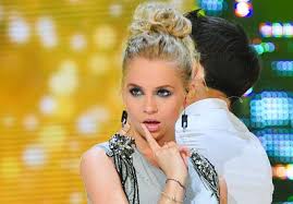 A fiatalok még a nyáron tetszettek meg egymásnak, de románcuk csak mostanában tudott kibontakozni. Istenes Bence Egyutt Vezet Musort Iszak Esztivel Akinek Korabban Csunyan Leszolta A Munkassagat 24 Hu