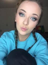 Easily one of my favorite glams this holiday season! 🌲 (Makeup by me 💄  Hair: Kellie Berry)