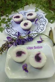 Kamu juga memvariasikan kue talam dengan ubi ungu sehingga menghasilkan warna yang menarik. Facebook