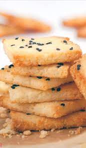 Best Keto Crackers Recipe Easy Low Carb Crunchy Keto Butter Cracker Recipe Cracker Recipes Butter Crackers Keto Crackers Recipe