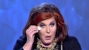 Patrizia de blanck è stata accerchiata dagli altri concorrenti e all'età di 75 anni si è scatenata in un patrizia de blanck accerchiata. Patrizia De Blanck Totalmente Svestita Al Gf Vip Foto Patatrac Della Regia