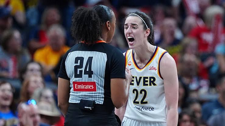 Caitlin Clark during an intense game moment., do AI tạo