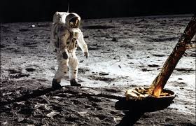 Il s'appelait lunokhod 1 et on a célébré le 17 novembre 2020 les 50 ans de son arrivée sur la lune. L Homme A T Il Vraiment Marche Sur La Lune Il Y A 50 Ans Certains Sont Sceptiques
