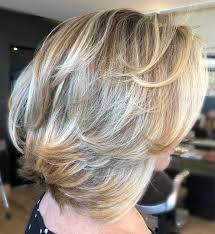 Taglio di capelli corti e ricci con ciuffo morbido per la . Top 50 Acconciature Medie Per Le Donne Nel 2022 Capellidistile It