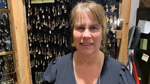 Lena kan bara ha två kunder åt gången i butiken