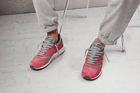 This is a premium men's running shoe from new balance that's perfect for the fall. Concepts X New Balance 997 Rose Sneakernews Com