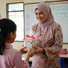 50 Idea Hadiah Hari Guru KREATIF & BAJET