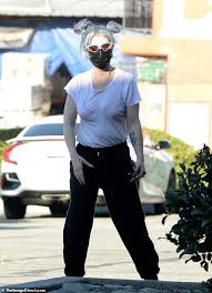 News of actress kelly osbourne's death spread quickly earlier this week, causing concern among fans across the world. Kelly Osbourne Rocks Pigtail Buns As She Holds Hands With New Beau Erik Bragg Oltnews