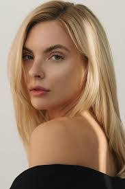 Ines Ware's Instagram, Twitter & Facebook