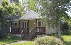 You can't just plug in your income to determine affordability. How Much House Can I Afford Smartasset