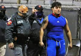 Kahramanımız, gülşen bubikoğlu'nu istemeye giden tarık akan kıvamında hazırlanır, en güzel elbiseler giyilir. Uil Levies Punishments Against Duron Leija Edinburg High After Referee Attack Myrgv Com