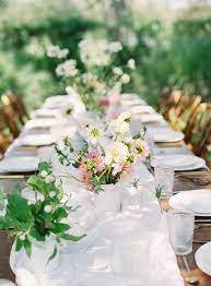 How To Throw Chic Bridal Shower At Home In Backyard Backyard Bridal Shower Chic Bridal Showers Bridal Shower Flowers