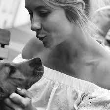 Hannah Humphries's Instagram, Twitter & Facebook