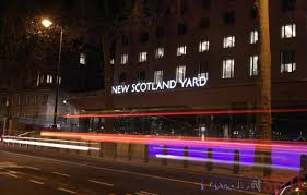 Scotland yard, officially new scotland yard, is another name for the metropolitan police service, and is also the name of the building where it has its headquarters. New Scotland Yard London Londonseite Deutscher London Blog
