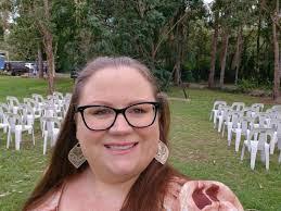 Loretta Lindsay's Instagram, Twitter & Facebook