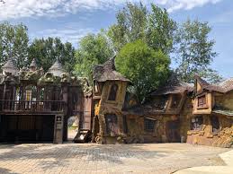 Maybe you would like to learn more about one of these? Elkepeszto Filmes Vilag Kisvardan Dinokkal Diszlethajoval Vr Szobaval