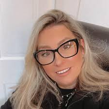 👏 Congratulations to these recent #WEMBA grads who were were named among  Poets&Quants' "Best & Brightest" in the Class of 2025: 🎉 Lisa Dalik:  https://whr.tn/3HHWhGs 🎉 Kelly Kamienski: https://whr.tn/47Z2Sqw 🎉 Angela  Winfield: