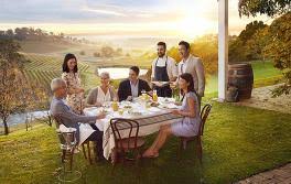 The hunter valley is the perfect place to indulge your senses with wine and cheese tastings, hot air ballooning, music, markets, trying out a festival or two or skydiving amongst the vines. Hunter Valley Sydney Australien Sydney Com