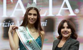 L'appuntamento è dalle ore 22 presso lo sporting basket, che colpo: Martina Sambucini 19 Anni Di Frascati E La Nuova Miss Italia