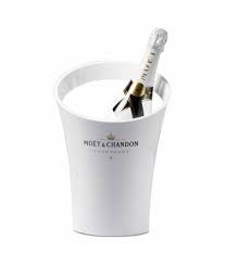 A new champagne experience combining fun, fresh and free sensations while remaining true to the moët & chandon. Packung Moet Chandon Ice Kaiserlichen Luxuryspirits Es
