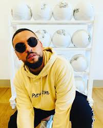 (2021) и monatik and lida lee, nino basilaya ритмоlove (new year's version) (2020). Monatik Kollekcioner Na Chto Pevec Tratit Svoi Gonorary