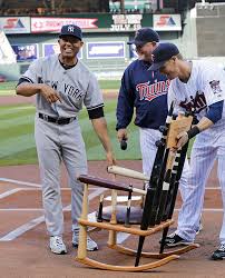 Average mariano's hourly pay ranges from approximately $10.94 per hour for cashier/bagger to $22.23 per hour for meat cutter. The Twins Gave Mariano Rivera A Chair Made Of Broken Bats For The Win