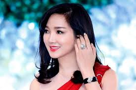 ẢNH] Sắc vóc trẻ trung, gợi cảm ở tuổi U50 của Hoa hậu đền Hùng Giáng My