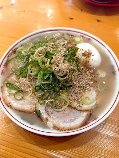 煮干しラーメン〝煮干 いずみ〟🍥🍜】 ⁡ 母の勤めるラーメン店が【煮干 いずみ】へ屋号変わりました！ ラーメンに入っている昆布が堪らん❄+🤤=🍜！ ラーメンと雑炊のダブル炭水化物なのに、なぜかヘルシーな気分🤣（写真にはチャーシューのってないのは私が食べれない ...