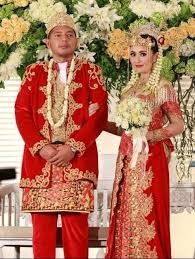 Ini sesuai dengan nama suku bangsa asli yang mendiami wilayah dki jakarta. Pakaian Adat Jakarta Betawi Dengan Penjelasan Dan Gambarnya