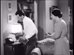 Οι νιόπαντροι ανδρέας και μίκα (αλέκος αλεξανδράκης και τζένη καρέζη) επιστρέφουν από το εξωτερικό και επισκέπτονται τους γονείς της κοπέλας. Karezh Gyrisate Gif Gfycat