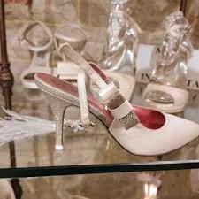 Ecco perché ho voluto chiederlo direttamente a due esperti del settore, la wp e fashion designer marilena gizzi di tacchi&confetti e simone marulli, bridal stylist di fama internazionale, durante il nostro appuntamento settimanale @ #meettheplanner. Scarpe Sposa Modello Chanel Moda Nozze Forum Matrimonio Com