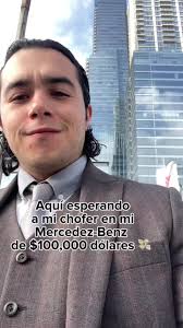 Esperando a mi chofer en mi Mercedes Benz