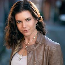 Sarah Smits (@sarahfriendacts) • Instagram photos and videos