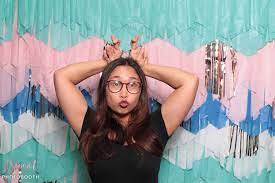 To support something physically, often by leaning it against something else or putting something…. Photo Booth Guide On How To Pose Without Props Ishoot Photobooth