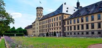 At butzbach, service focus means supporting our customers in a genuine partnership with our own assembly and service staff throughout the entire lifespan of their industrial and hangar doors. Hessentag 2021 In Fulda Abgesagt