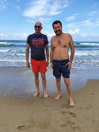 Il video dello sbarco è stato pubblicato sui social dal leader della lega matteo salvini. Matteo Salvini E Tiberio Patrizi Dell Associazione No Game No Game